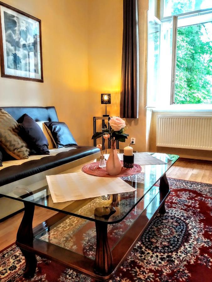Apartment Sense Of Zizkov Прага Екстериор снимка